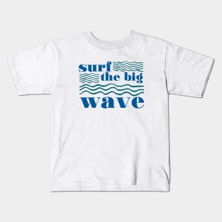 Surf the Big Wave (blue / turquoise) Kids T-Shirt